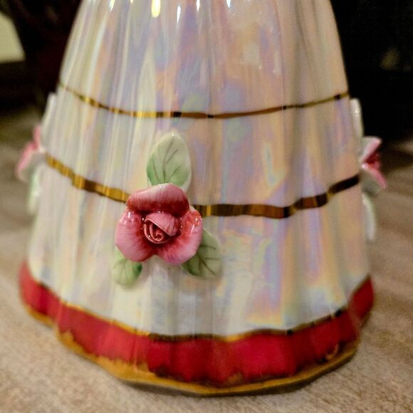VINTAGE Elegant Figurine with Red and White Iridescent Dress 8 Inches - Picture 9 of 11